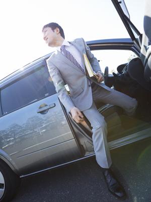 車が必要ならば個人リースで乗ろう
